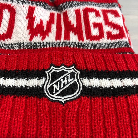New Era Red Wings Pom Beanie - Picture 5 of 6